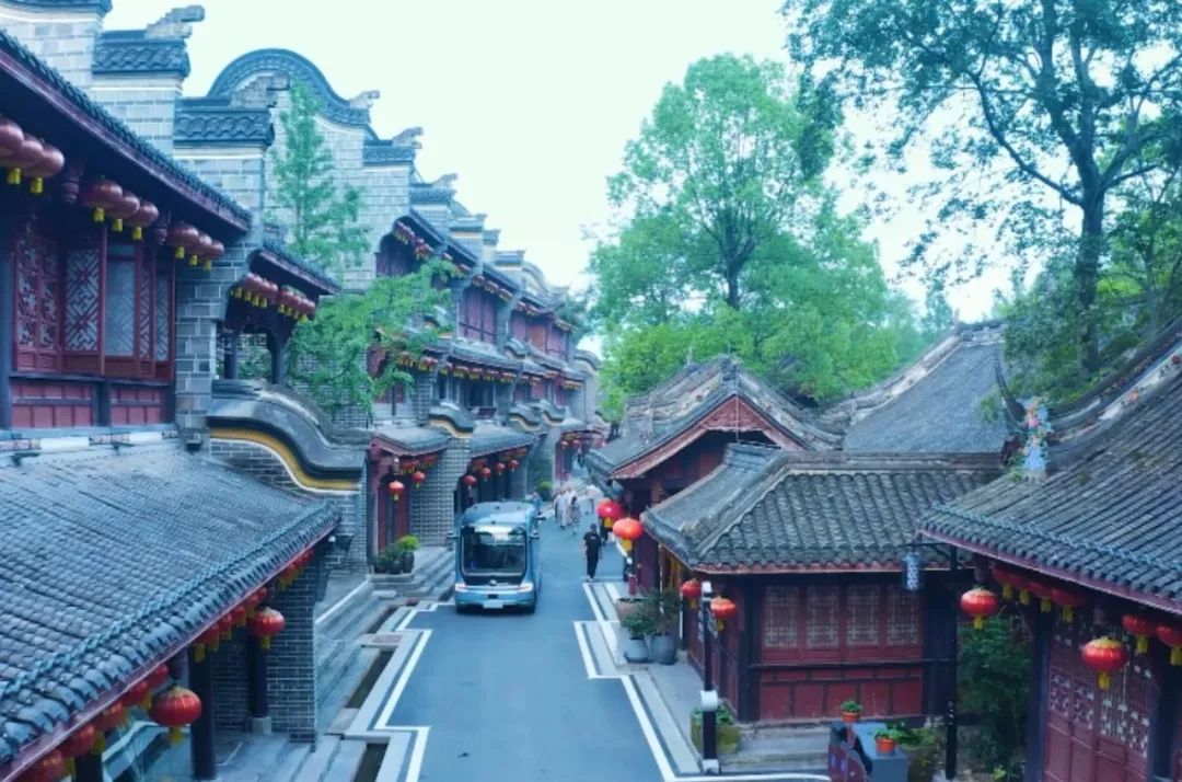 CCTV央視報道：李強視察并體驗小宇2.0