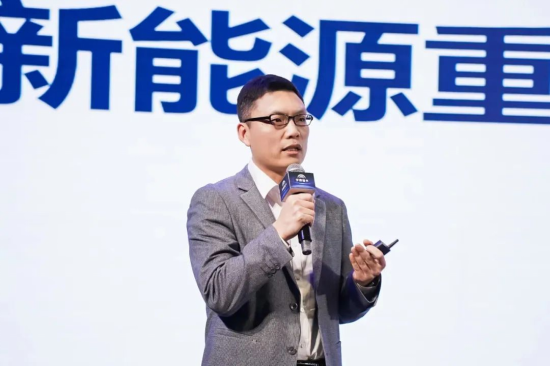 實(shí)力見證 | 多款新品首發(fā)，宇通重卡春季新品發(fā)布會隆重舉行