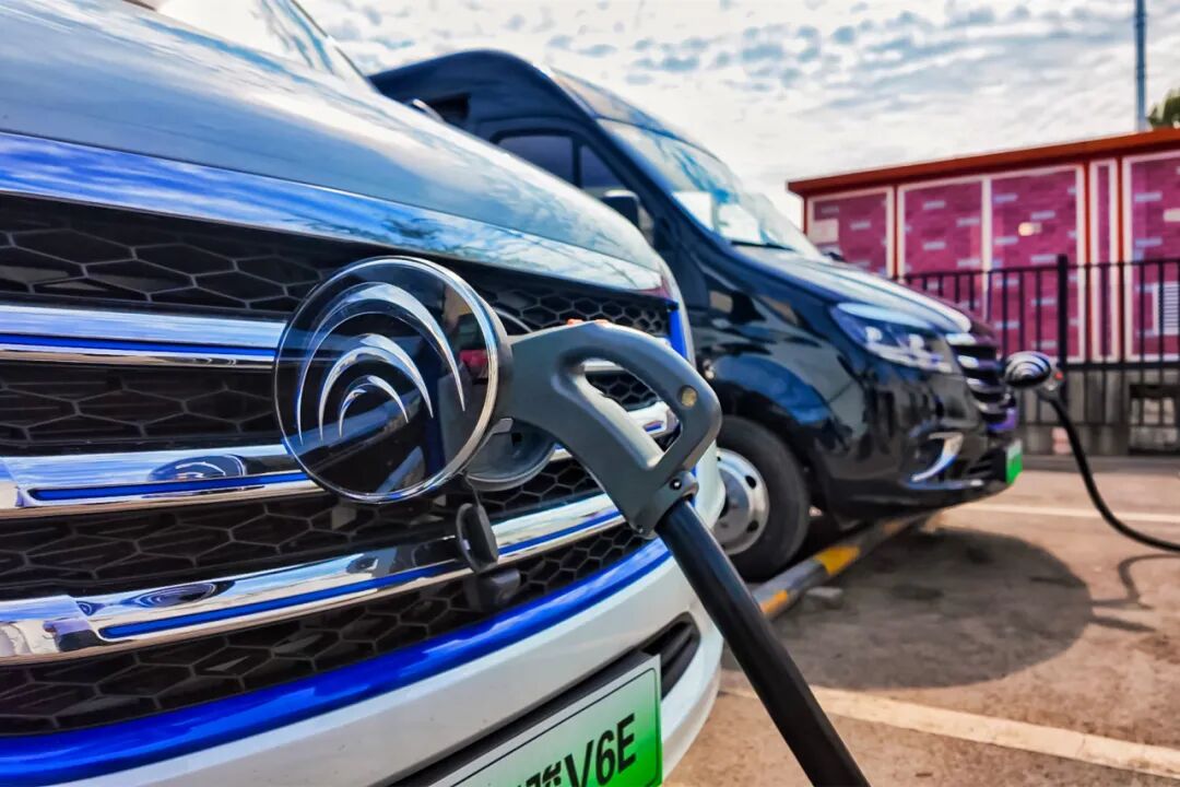 實(shí)力共鑒！宇通天駿V6E榮獲“2025年度用戶(hù)信賴(lài)引領(lǐng)獎(jiǎng)”